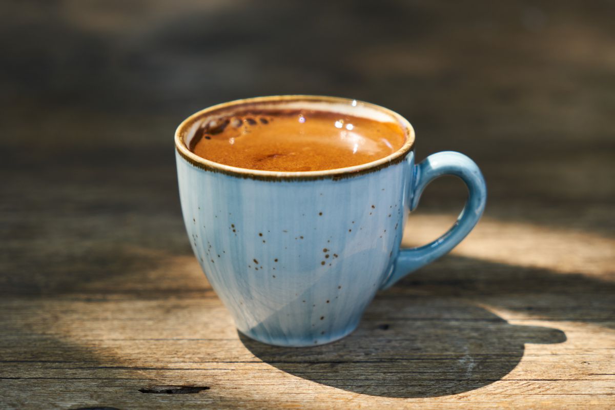 Ці кілька ознак свідчать про те, що у вас розвинулась залежність від кофеїну. Залежність від кофеїну можна досить легко виявити.