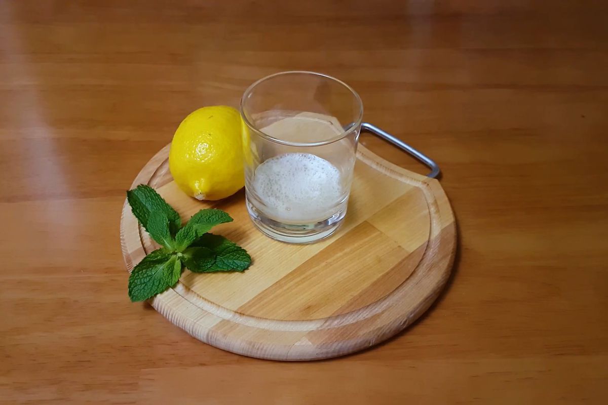 Як вичавити сік з лимона вручну в домашніх умовах — цікавий лайфхак. Простий і повністю робочий трюк.
