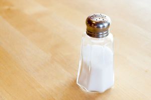 Навіщо додавати сіль в шампунь — секрет, про який мало хто знає