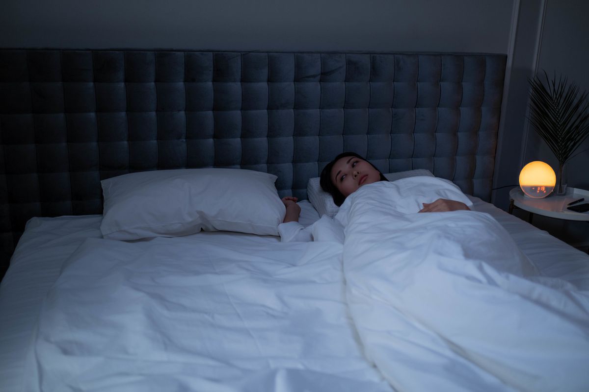 Чому перед сном вас турбують погані думки і як потім легко заснути. Ввечері потрібно позбутися від поганих думок, щоб легко заснути.