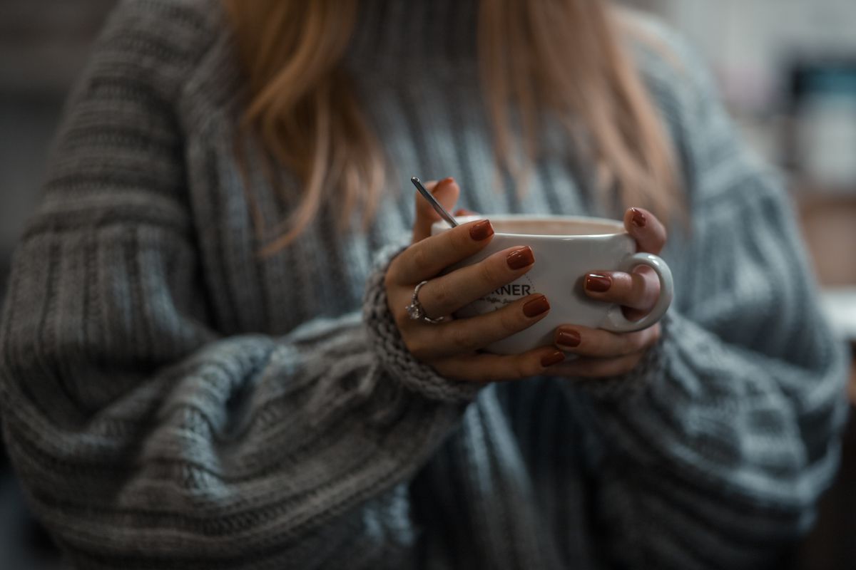 Вчені довели, що достатня кількість кави у раціоні жінок знижує ризик розвитку раку у них. Жінки, які п'ють достатню кількість кави, рідше хворіють на рак.