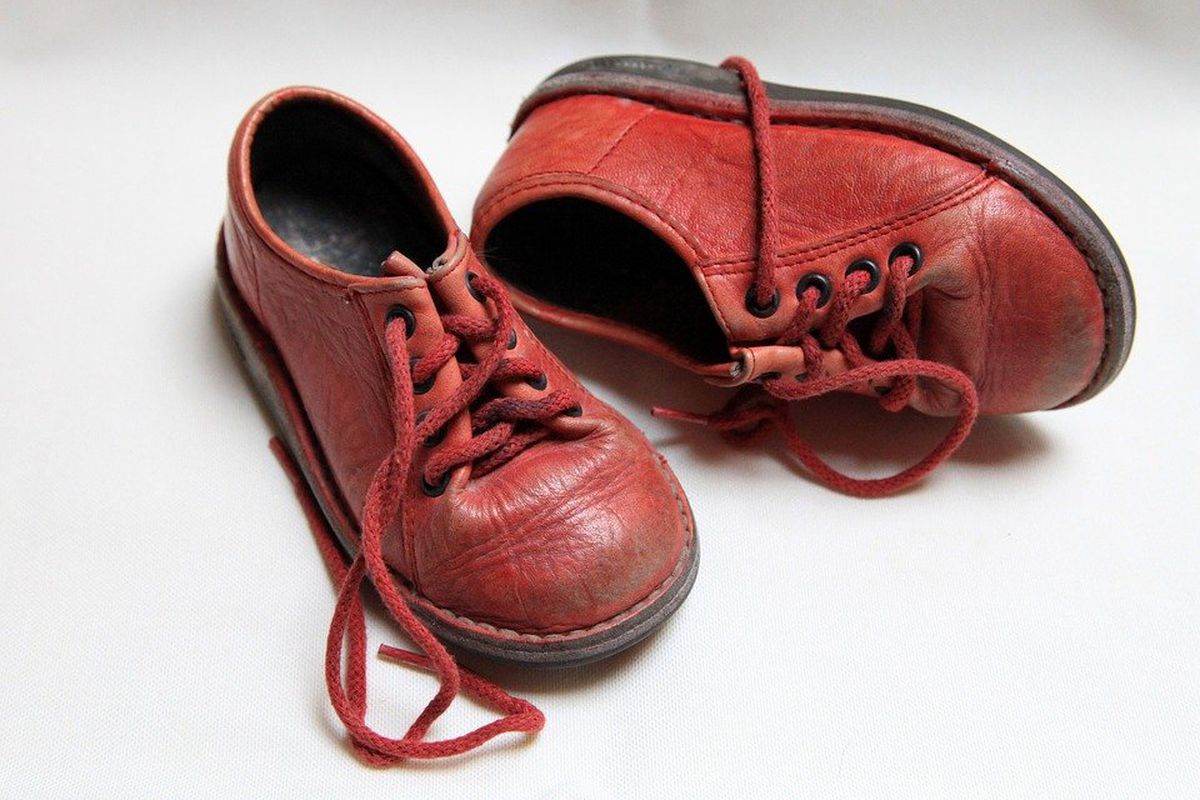 Як продовжити термін служби дитячого взуття — лайфхак від блогерки. Все дуже просто.