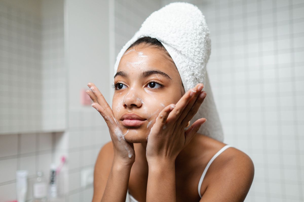 Ці 7 речей варто враховувати, щоб гарно очищати шкіру. Правильне очищення шкіри потребує врахування певних речей.