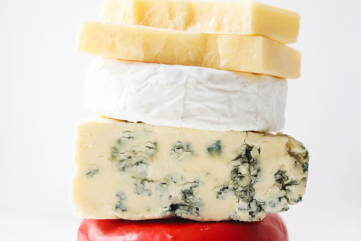 Який сир найкорисніший і чому. І що потрібно знати про сир з цвіллю.