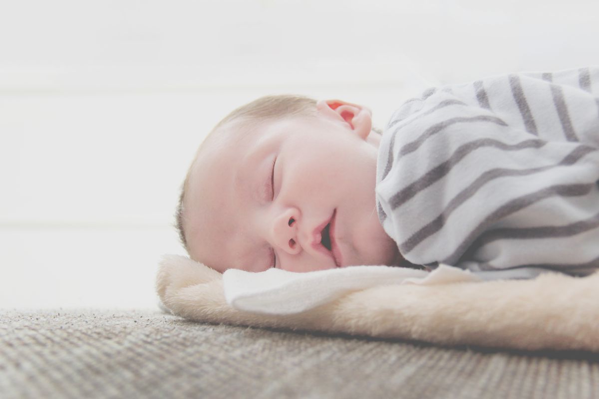 Як швидко укласти малюка спати — лайфхак від досвідченої матусі. Своїм методом ділиться сертифікований психолог.