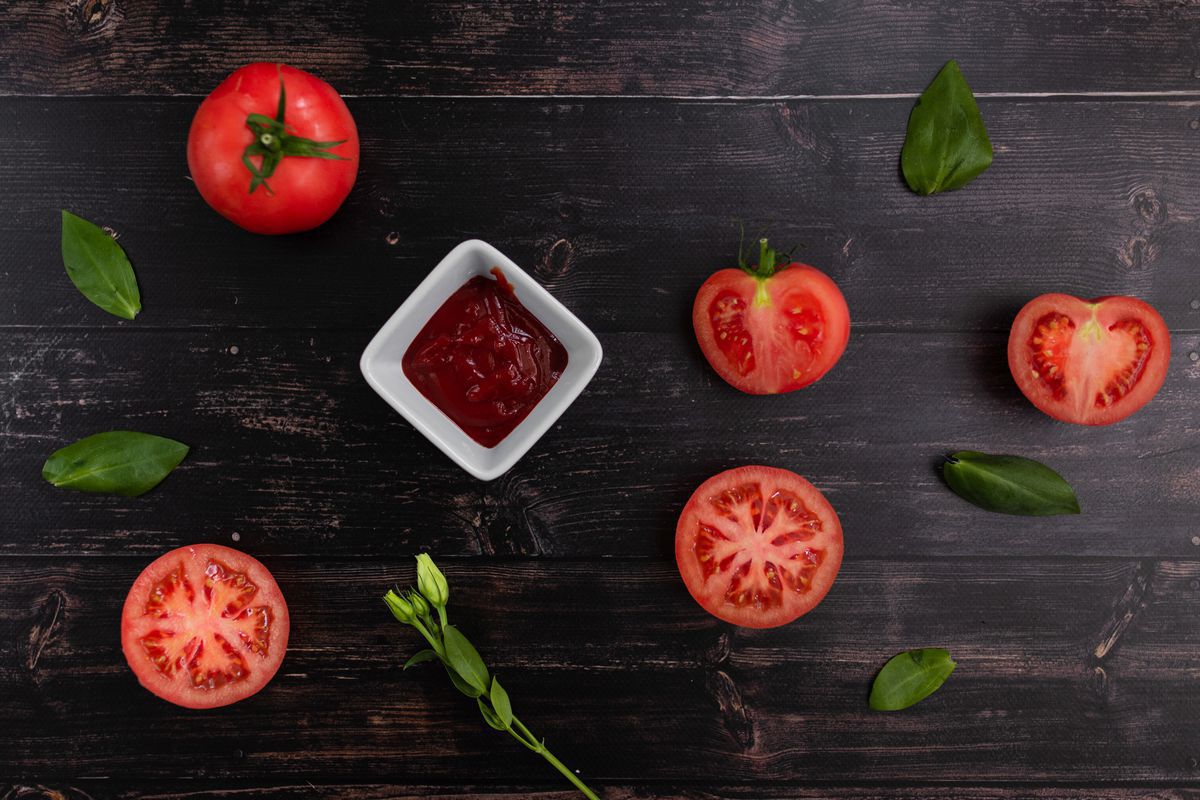 Чому кетчуп можна назвати корисним для здоров'я. Кетчуп має кілька корисних властивостей для здоров'я.