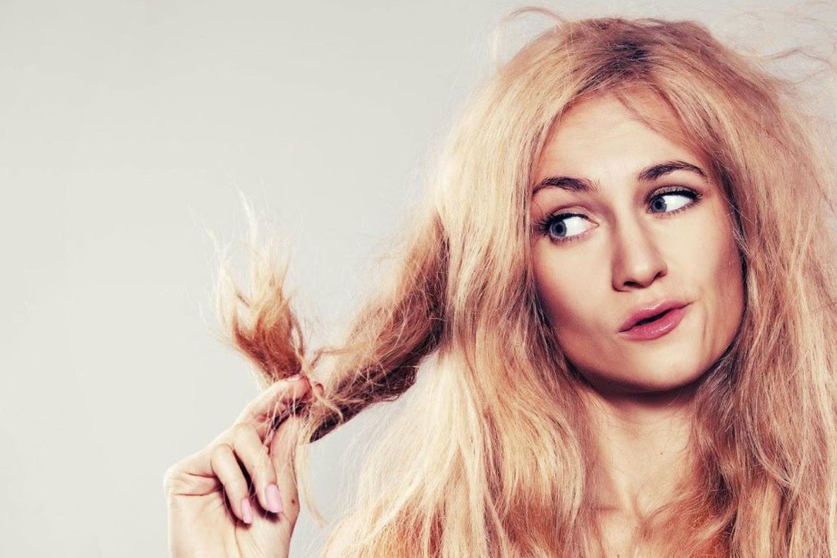 5 ознак недоглянутого волосся, через які жінки виглядають неохайно. Недоглянуте волосся зведе нанівець всі зусилля по створенню ідеального образу.