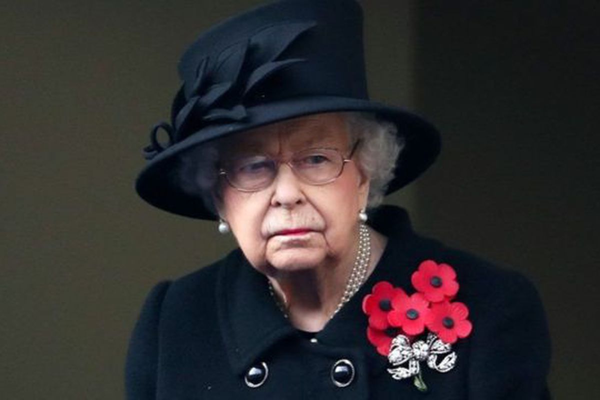 Єлизавета II повідомила, що в неї почали відмовляти ноги. Вже не один місяць новинні таблоїди рясніють новинами про поганий стан здоров'я королеви.