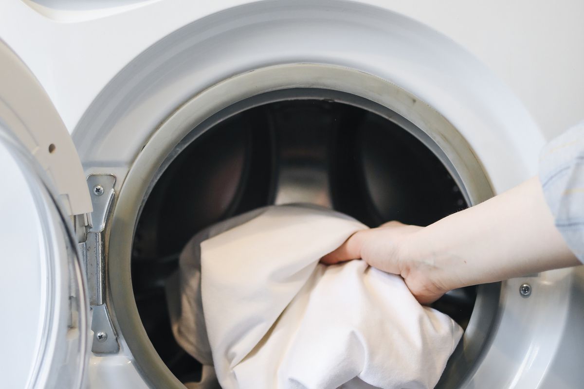 Помилки при завантаженні білизни, результатом яких може стати поломка пральної машини. Повторення цих помилок може вплинути також на загальний результат прання.