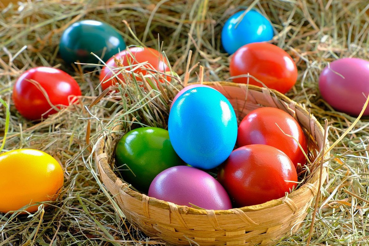 Чому на Великдень фарбують яйця у червоний колір – повір'я. Звідки виникла ця традиція.