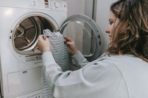 Що додати в пральну машинку, щоб заощадити та посилити ефект засобу для прання