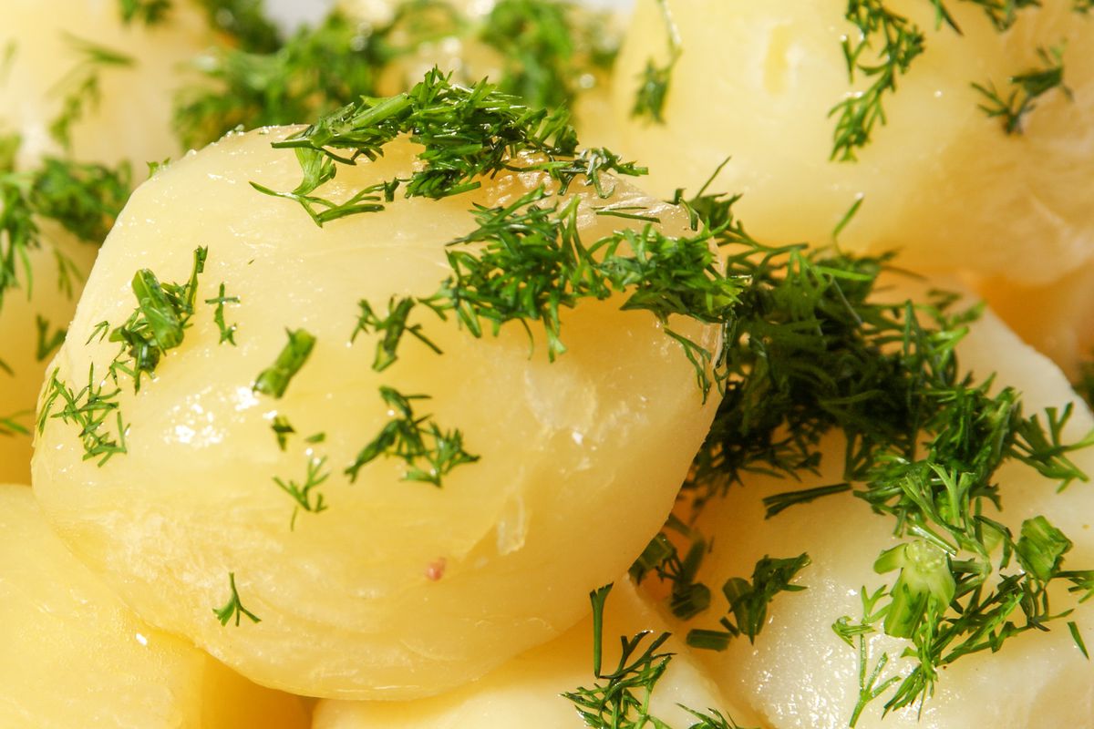 Нутриціологи та дієтологи пояснили, які страви з картоплі можуть бути дієтичними. Лікарі закликають не відмовлятися від картоплі.