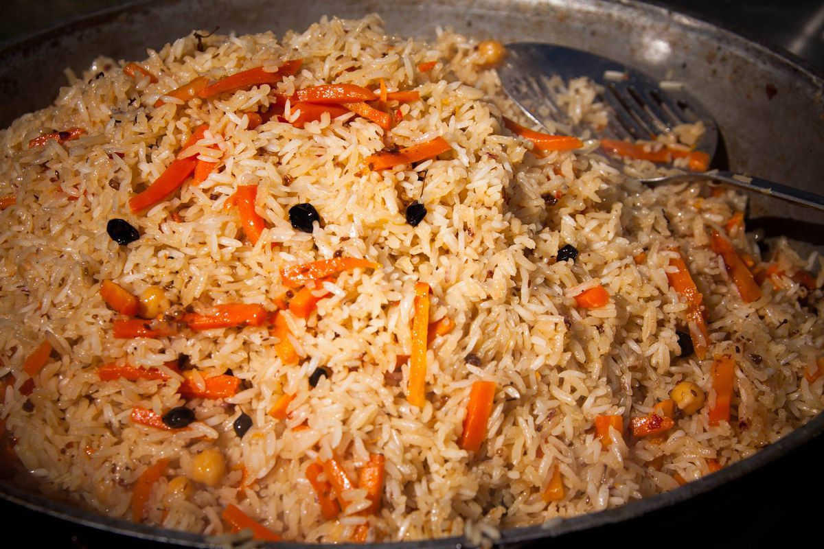 Як правильно — замочувати чи промивати рис, щоб приготувати смачний плов. Що потрібно робити з рисом, щоб він був розсипчастим.