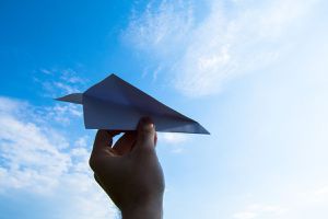 У Південній Кореї побито рекорд дальності польоту паперового літачка