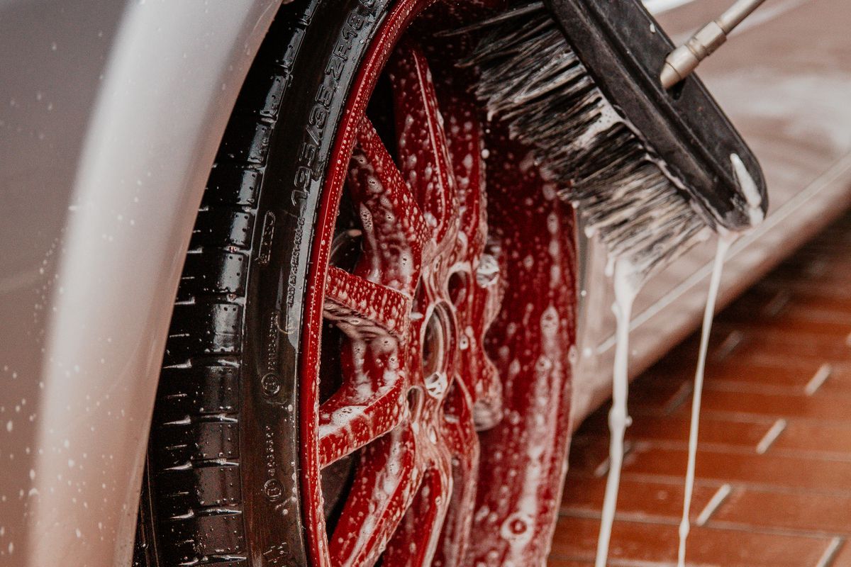 Чому влітку обов'язково потрібно мити днище автомобіля. І як правильно це робити.
