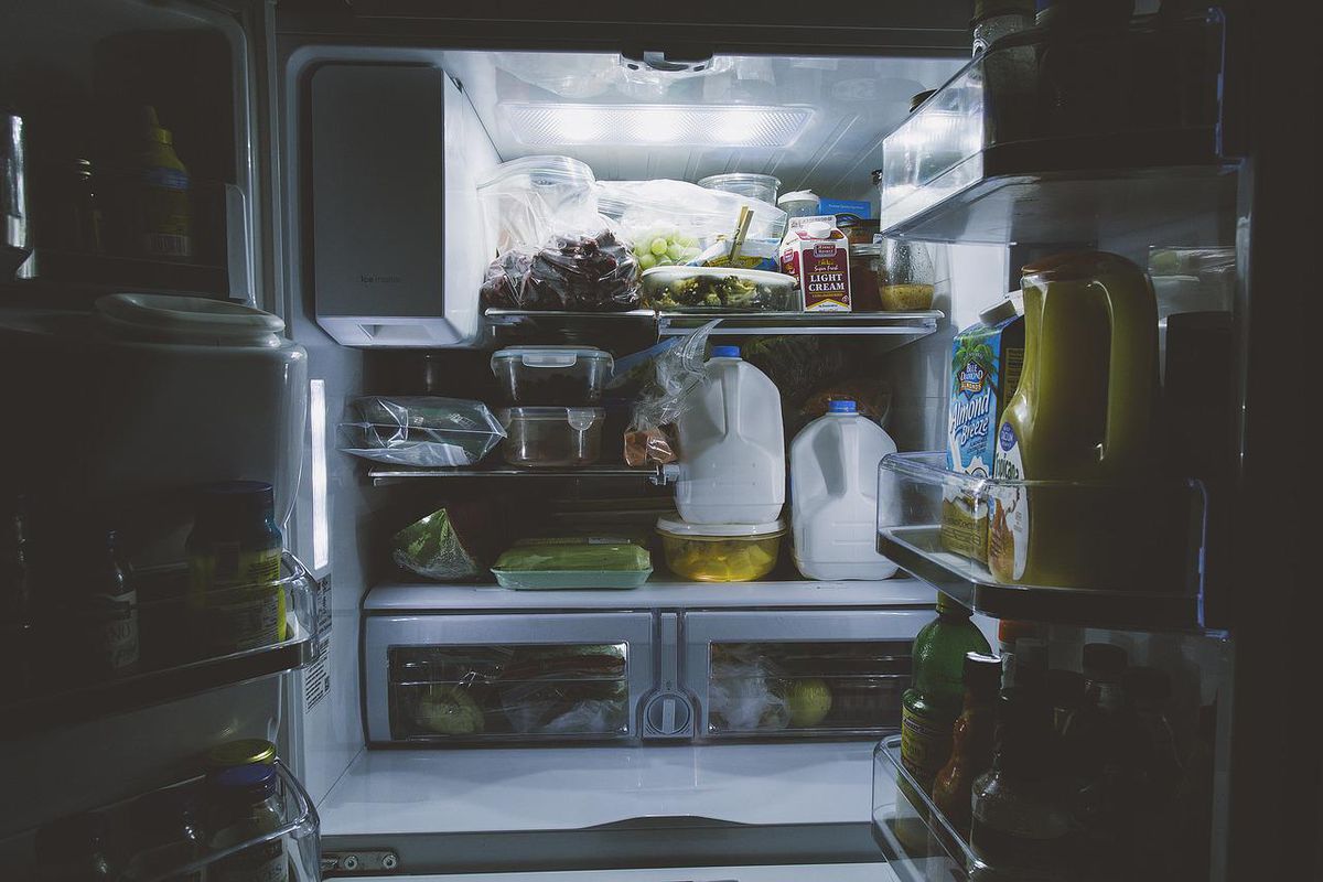 Як зберігати продукти в холодильнику, щоб вони довше залишалися свіжими. Що потрібно зробити, щоб продовжити термін придатності купленої їжі?