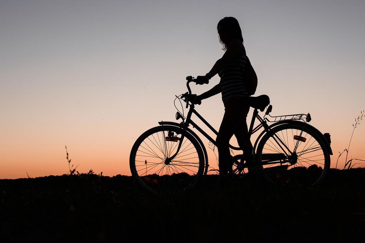 Користь їзди на велосипеді: що дає регулярне катання. Їзда на велосипеді є одним з найпопулярніших видів фізичної активності серед шанувальників здорового способу життя.