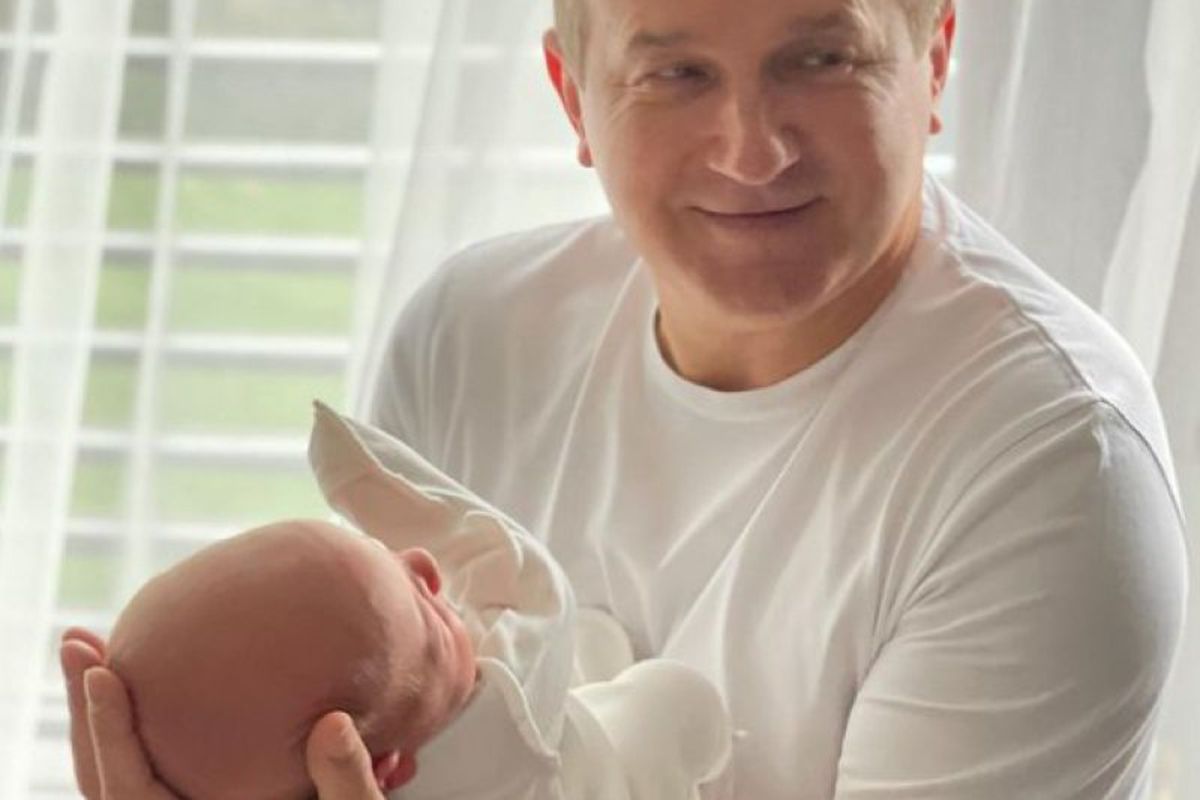 Юрій Горбунов вперше показав обличчя молодшого сина Данила. Відомий український телеведучий та продюсер відзначає День батька.