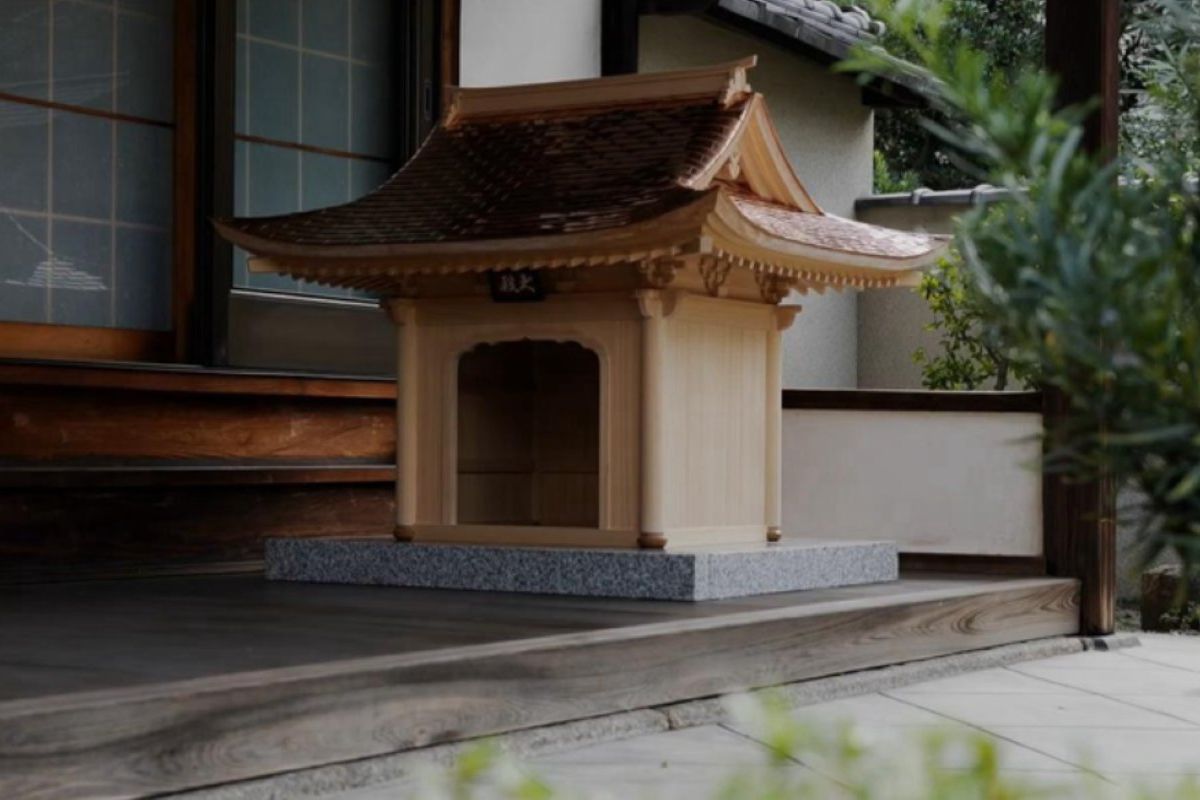 Японська компанія виготовила найексклюзивніший у світі собачий будиночок за 150 000 доларів. Хотілося б побачити цих собачок-щасливчиків, які будуть мешкати в них.