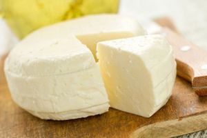 Рецепт домашнього сиру з йогурту від італійських сироварів