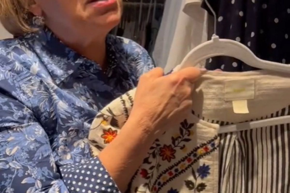 73-річна блогерка поділилася лайфхаком, як вирахувати зайвий одяг у гардеробі. Як зрозуміти, яких речей слід позбутися у шафі.
