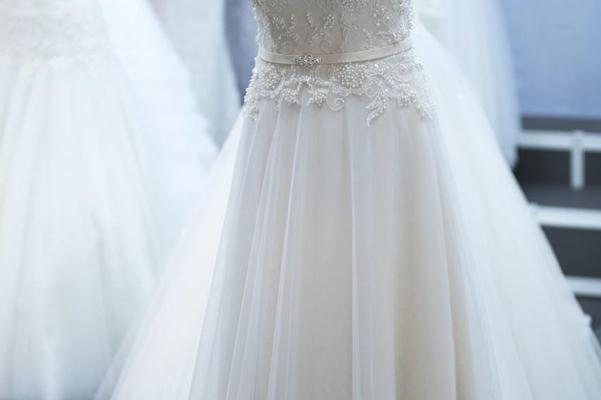 Яку весільну сукню не можна купувати і надягати, щоб залишатися щасливою. Весільні сукні та прикмети, з ними пов'язані.
