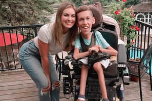 Зворушлива історія хлопця з інвалідністю, якому вдалося створити сім'ю