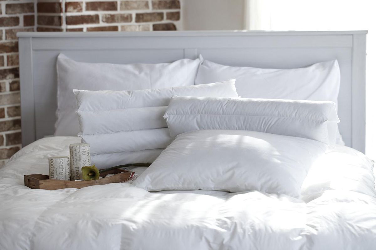 Лікарі пояснили, чому хороша подушка не обов'язково має бути дорогою. Яку подушку найкраще придбати.