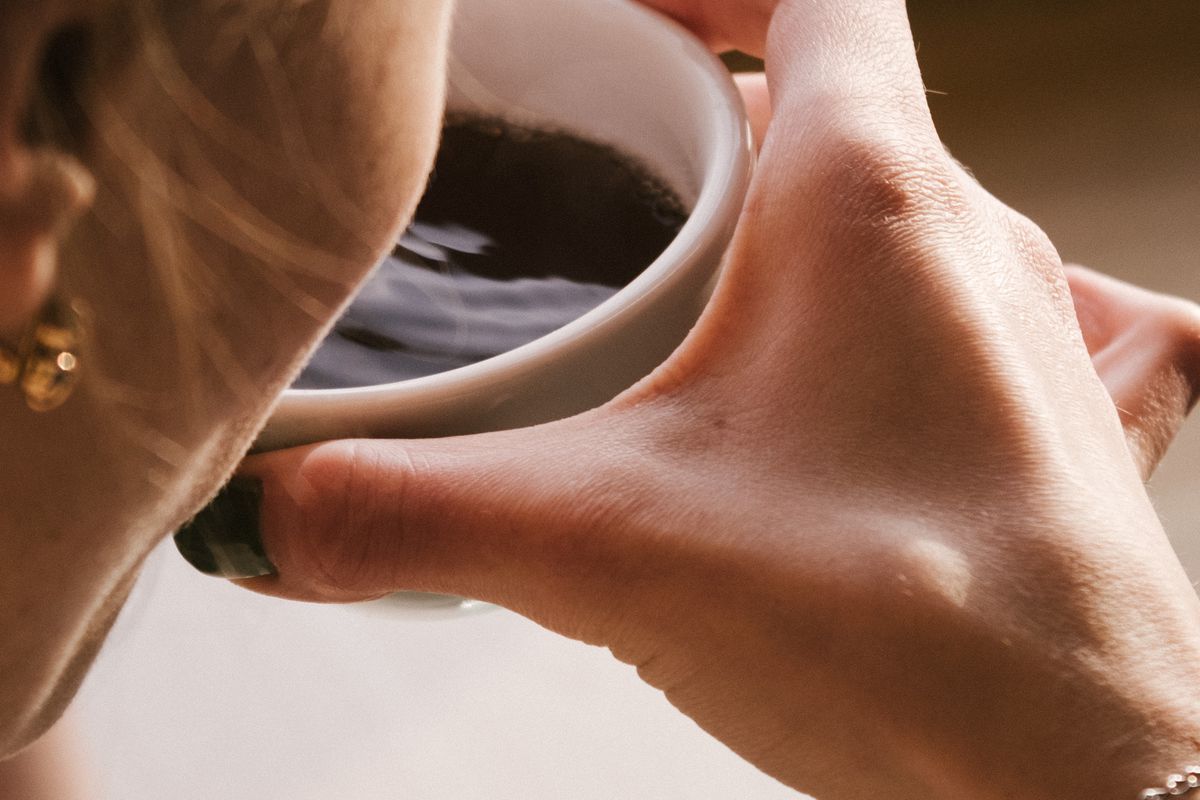 Дієтологи розкрили простий секрет правильного вживання кави. Це необхідно для збереження здоров'я.