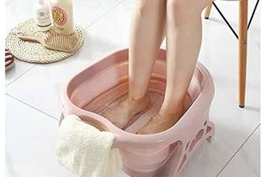 Домашня ванночка позбавить ноги від втоми, набряклості та грибка