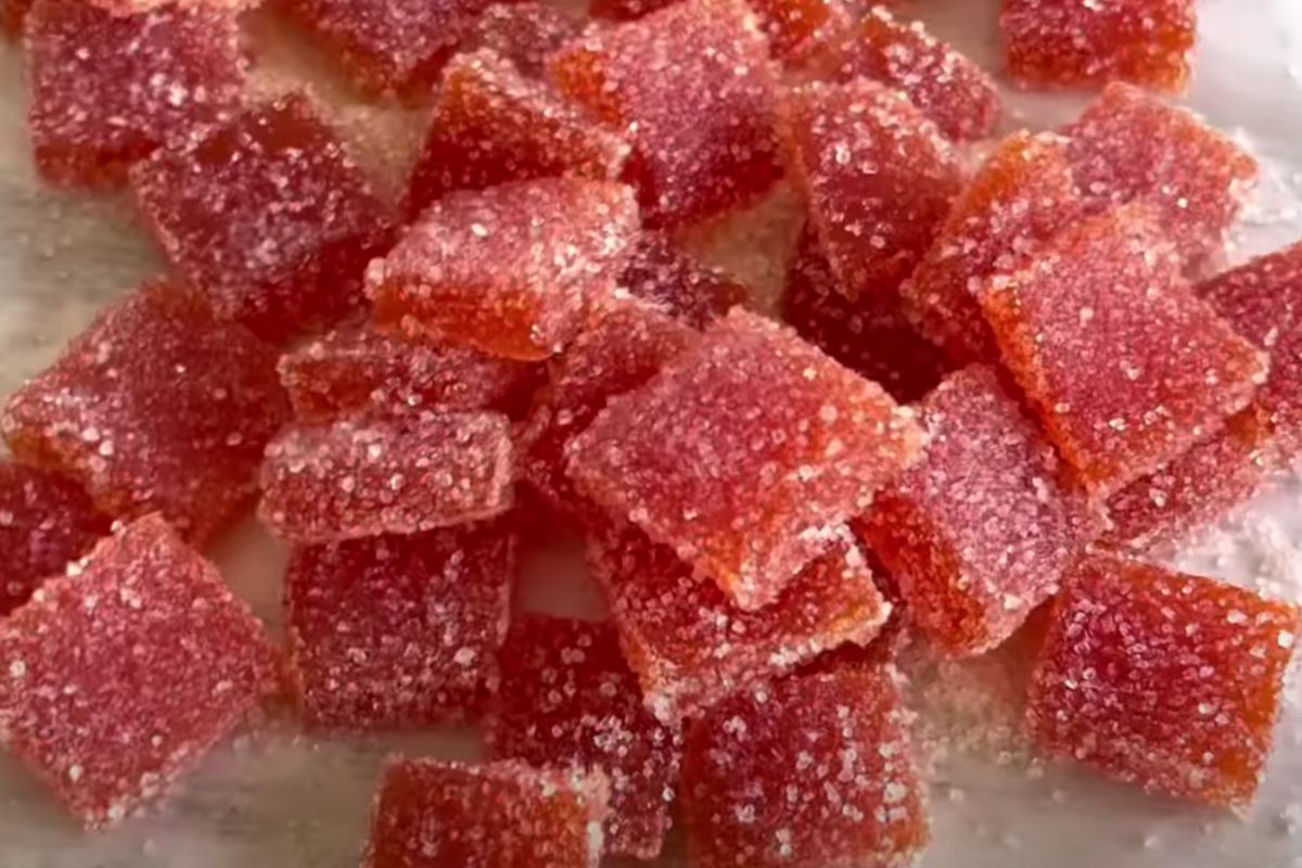 Зробіть прості літні кавунові цукерки вдома — неймовірно смачно. Вам знадобиться всього 4 простих інгредієнти, без желатину.