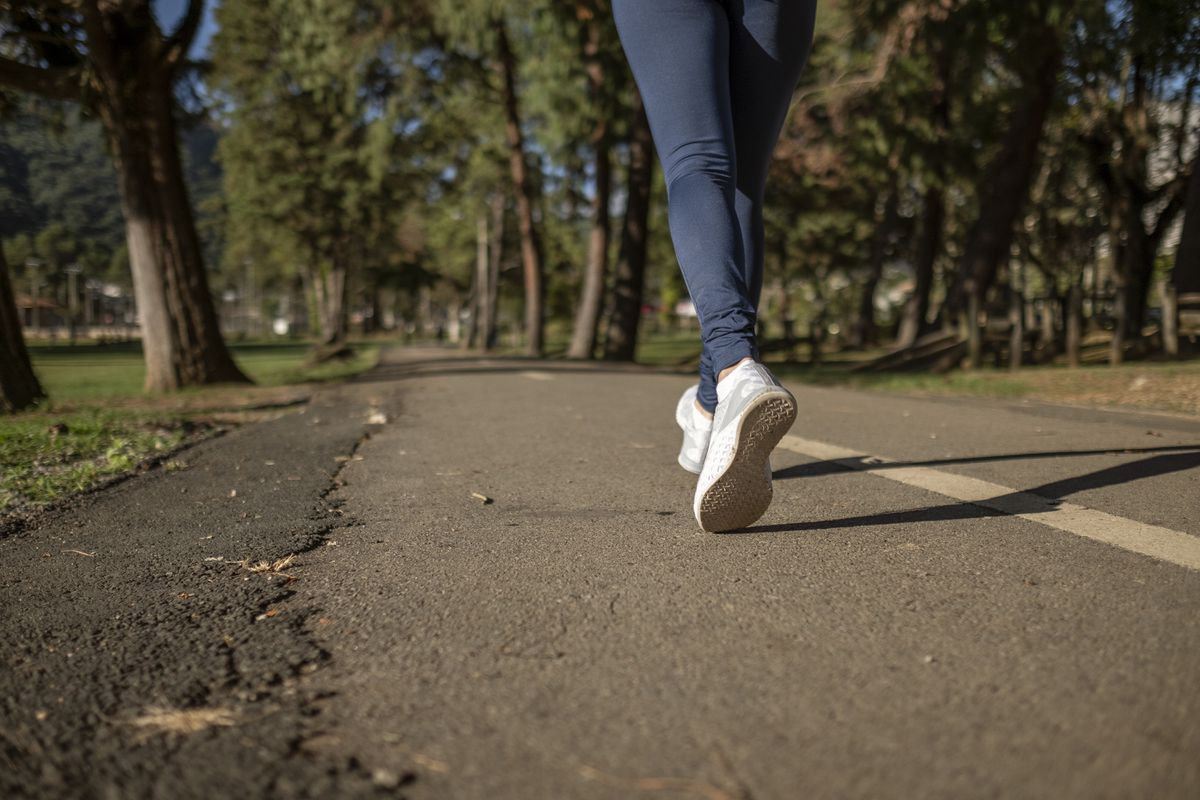 Біг чи ходьба — що ефективніше для боротьби із зайвою вагою. Порівняння ходьби та бігу.