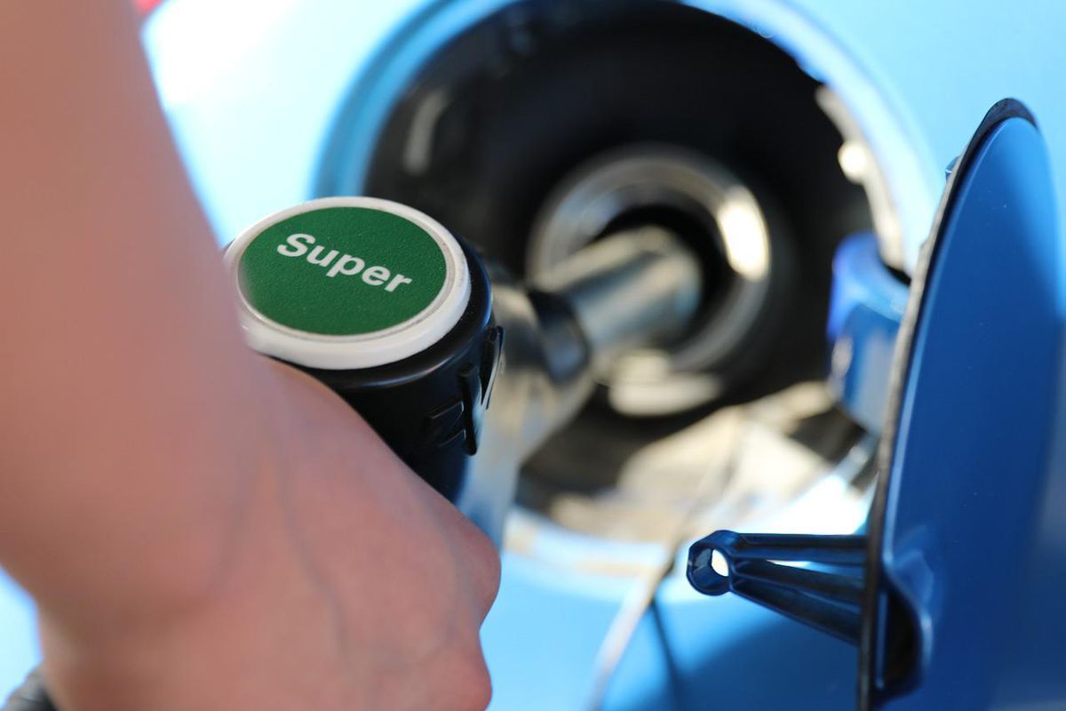 Заправляти повний бак або по 10 літрів: як краще скорочувати витрати на бензин. Відповідь вас здивує.