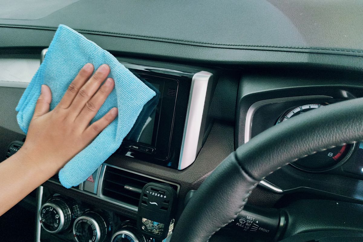 Навіщо в автомобілі може знадобитися піна для гоління. Хитрість від досвідчених водіїв.