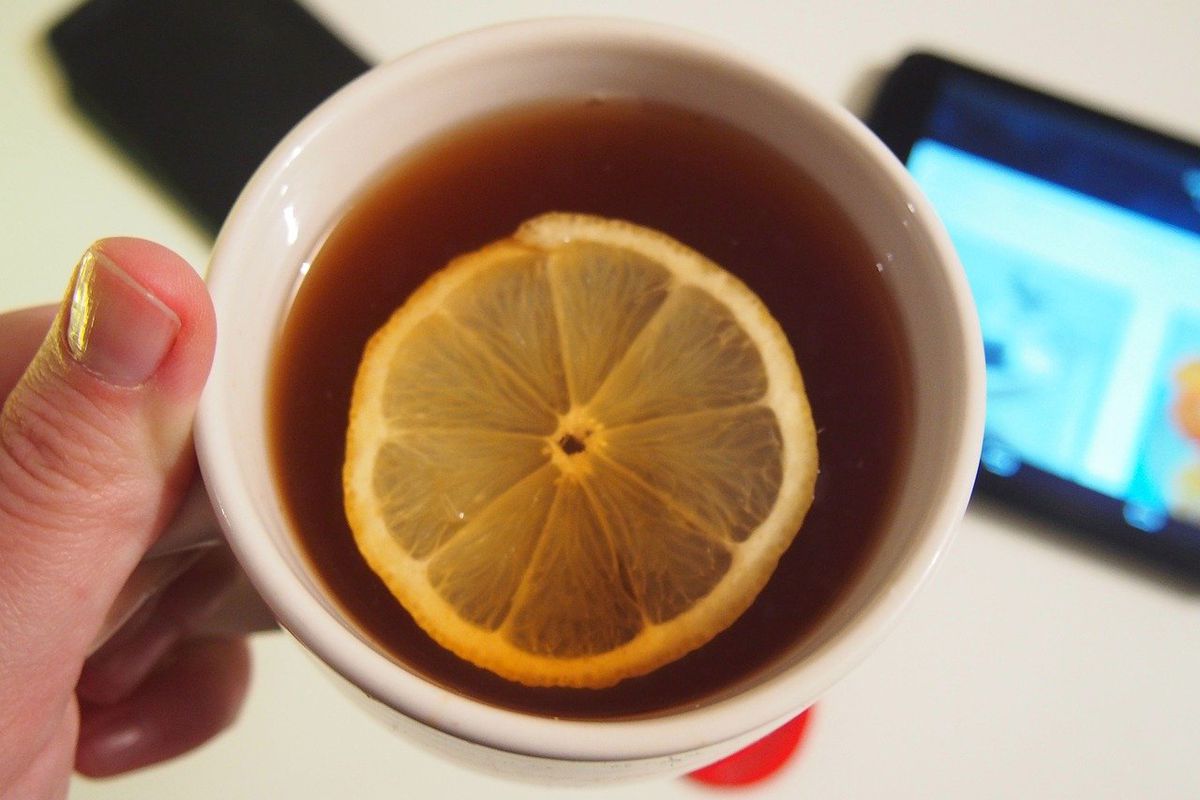 Як правильно приготувати чай з лимоном, щоб отримати максимум користі від напою. Багато людей припускаються помилки.