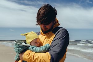 Чому чоловіки все частіше виховують не своїх дітей