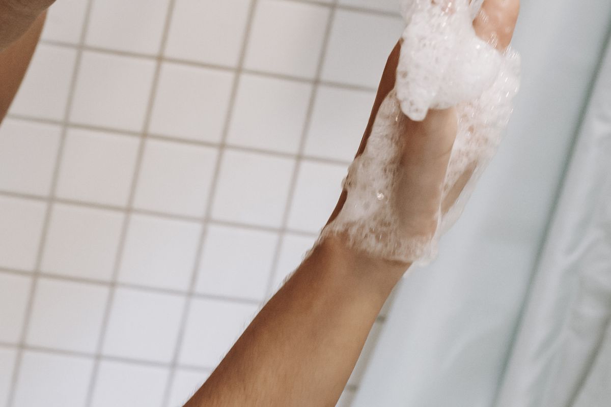Шампунь для волосся: 5 оригінальних способів використання. Як шампунь для волосся допоможе заощадити на піні для ванн і олії для кутикули.