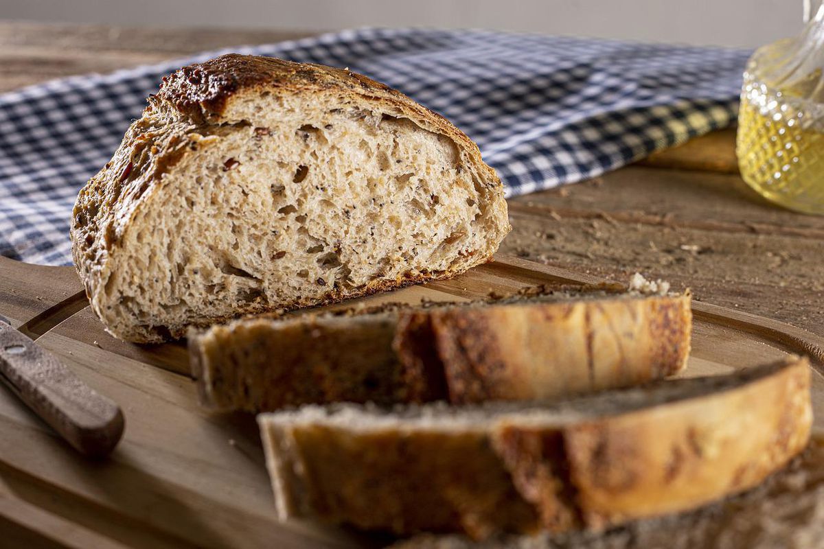 Як правильно заморозити хліб, щоб він залишався свіжим тижнями. Хитрощі заморожування хлібобулочних виробів.