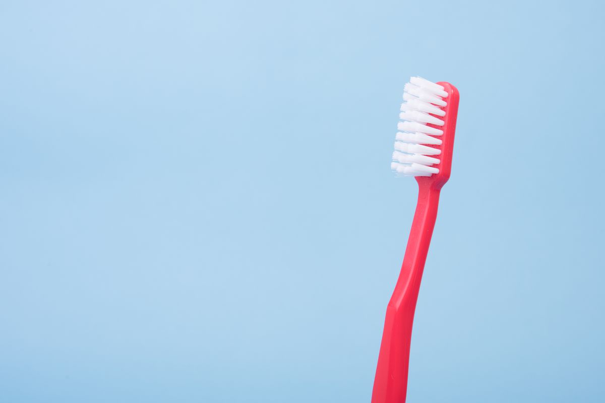 Декілька лайфхаків: як можна використовувати зубну щітку не за призначенням. Подаруйте друге життя зубній щітці.