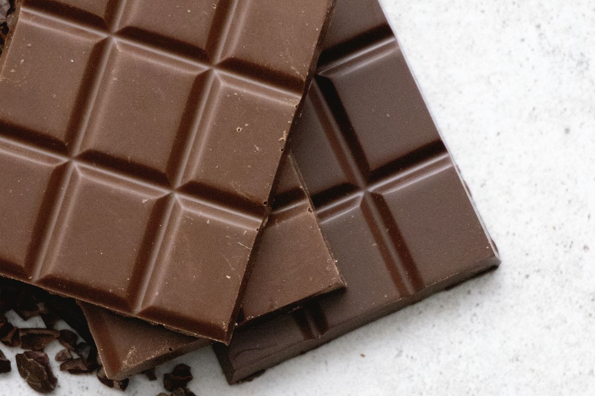 Чому шоколад не можна жувати і зберігати в холодильнику. Помилки зберігання та вживання шоколаду.