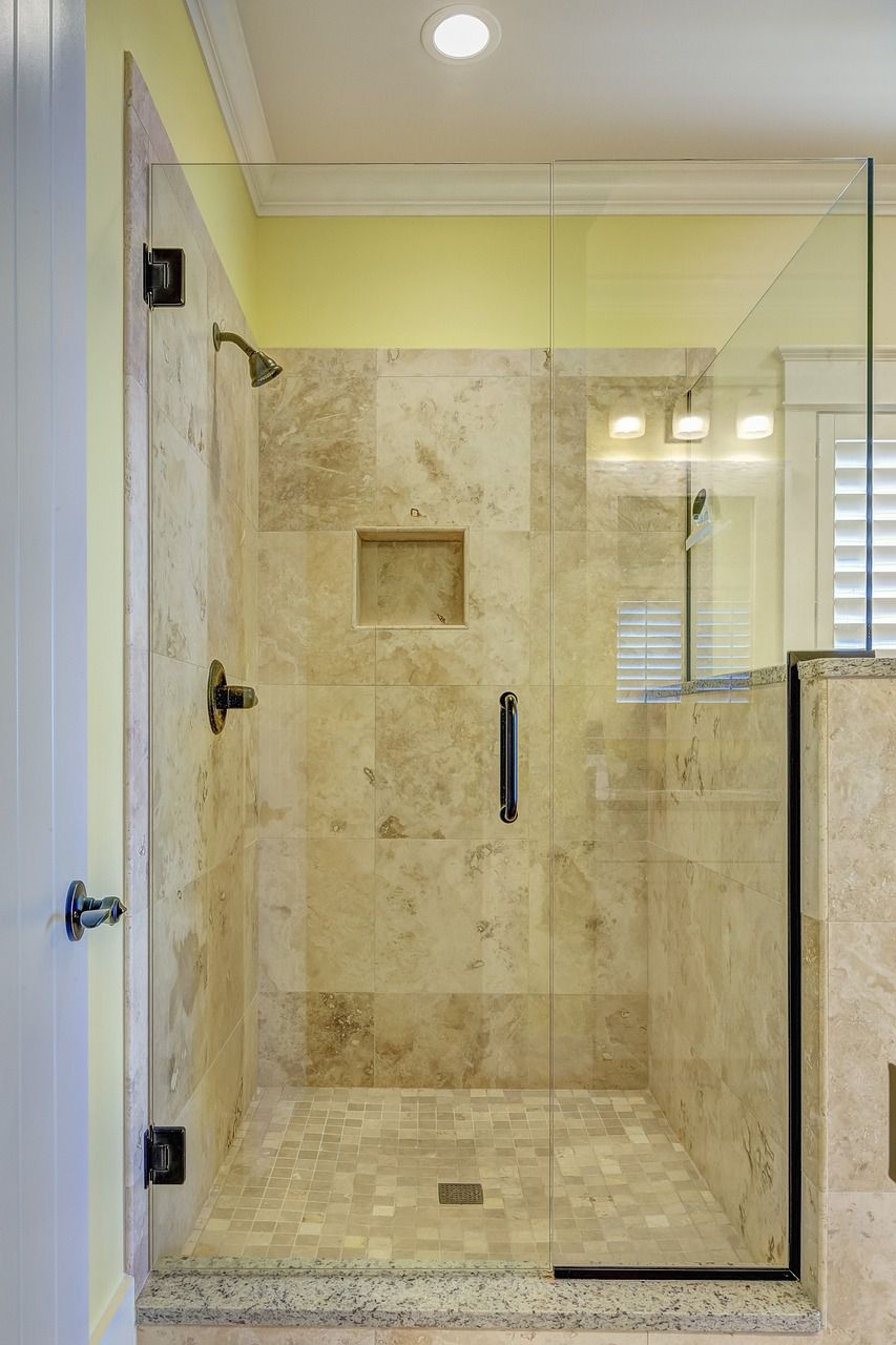 Як мити душову кабіну — прості лайфхаки. Відмити мильні розводи можна безпечними і доступними засобами.