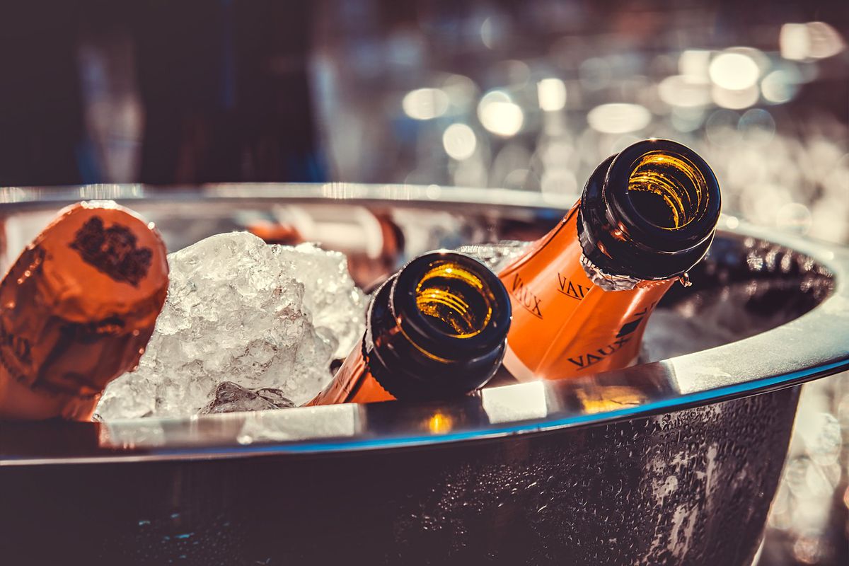 11 найпоширеніших міфів щодо алкоголю. Культура вживання спиртних напоїв за довгі століття обросла безліччю різних міфів.