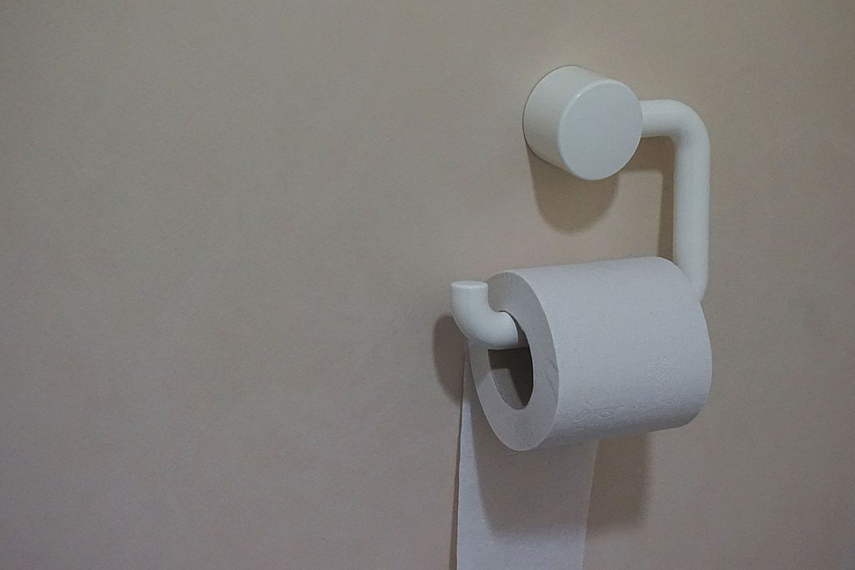Хитрість з туалетним папером, яка допоможе підтримувати приємний аромат в туалеті. Кмітливість деяких господинь виручає скрізь.