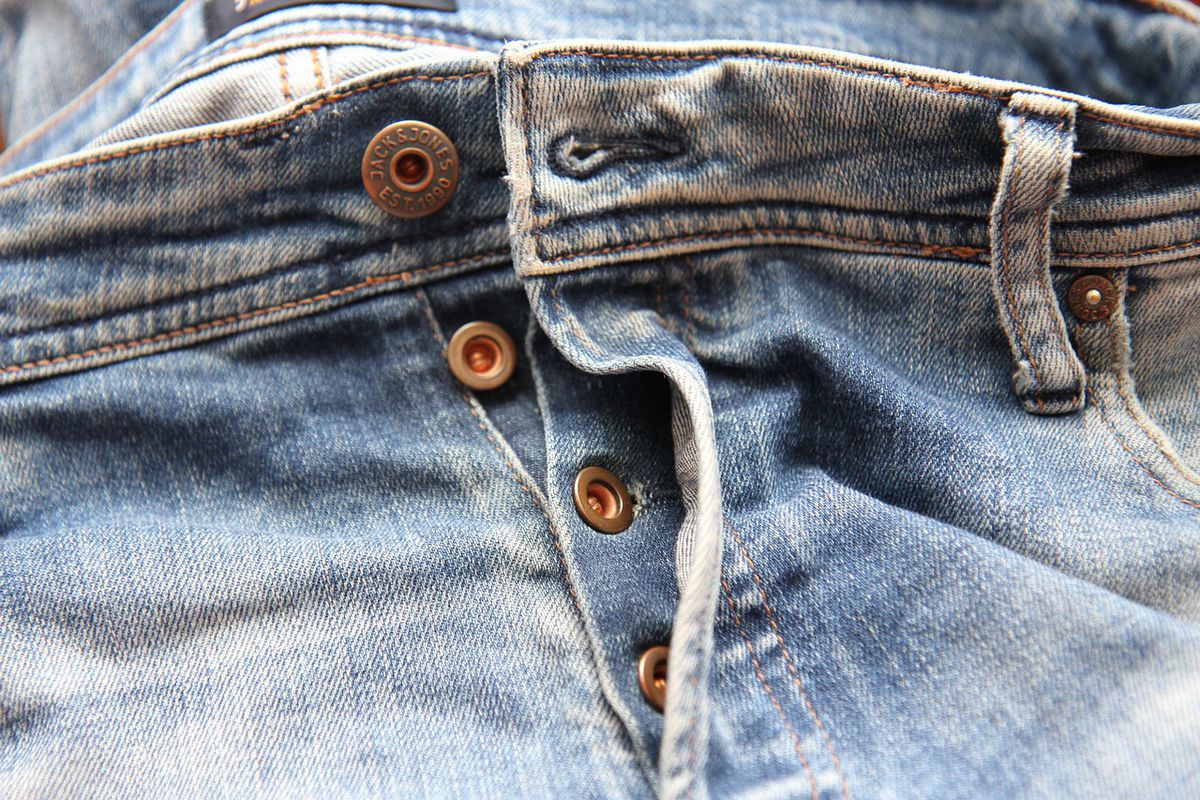 Помилки, через які ви вибираєте неправильні джинси. Як перестати викидати гроші на невідповідні речі.