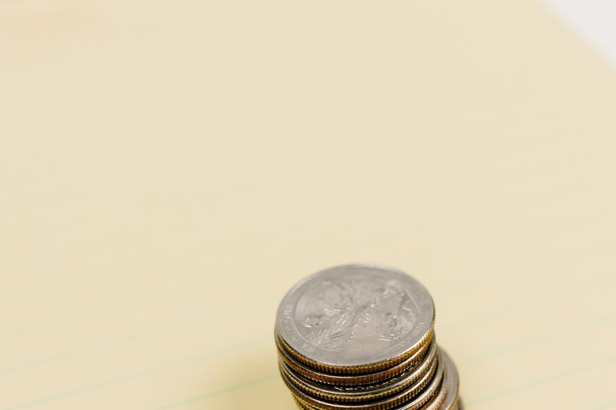 Для чого тримати монети на підвіконні: проста змова на удачу і гроші. Як притягнути в своє життя фінансову стабільність і благополуччя.