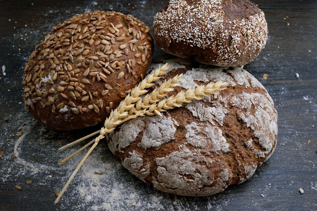Фахівці назвали найкорисніший хліб для організму: білий чи чорний?. І чому цільнозерновий корисніше за звичайний?