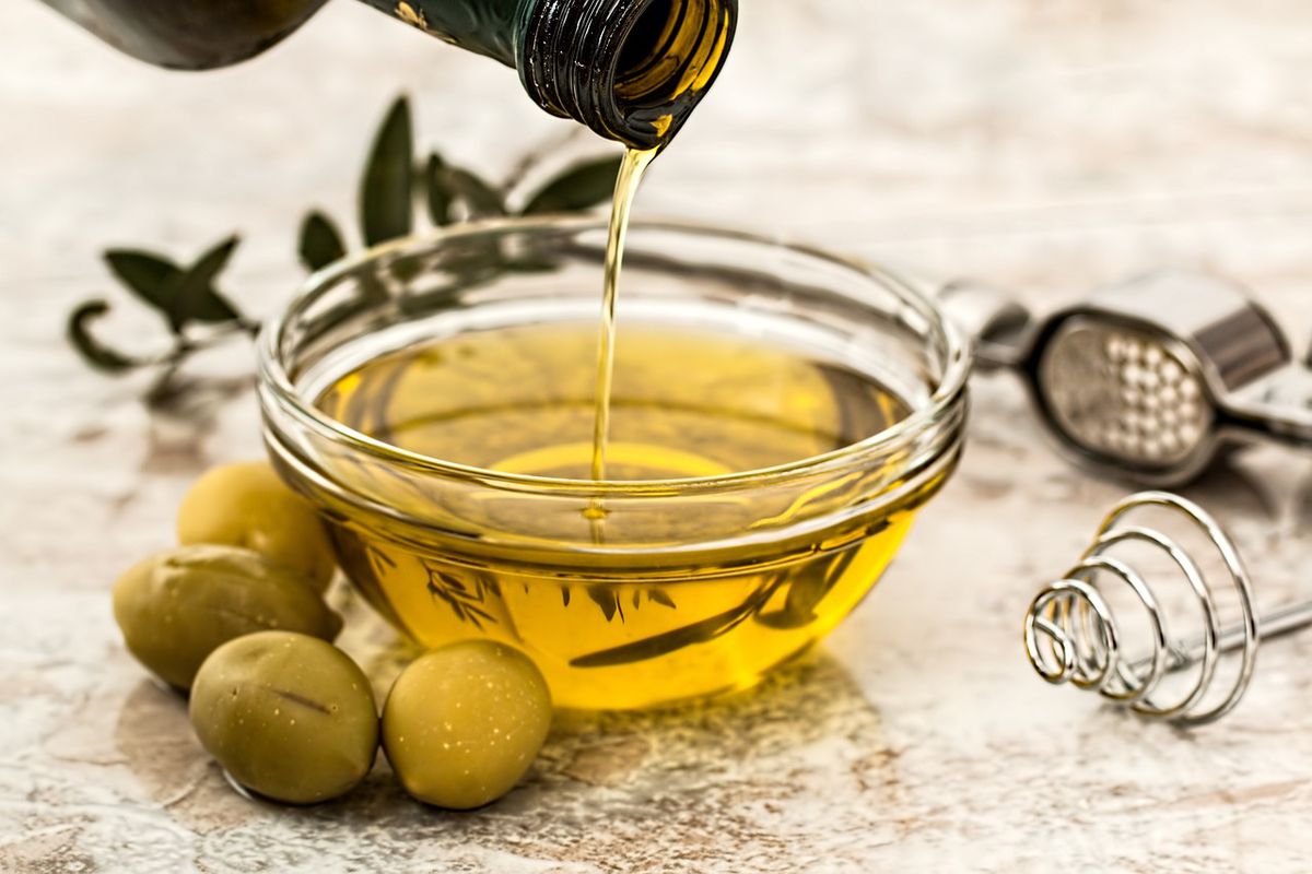Як приготувати ефективну оливкову маску для волосся. Оливкову олію в стародавні часи називали "рідкісним золотом".