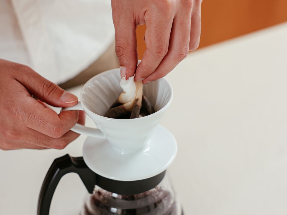 Дослідники "пролили" каву на напівпровідники і вони заробили швидше. Кислота, що міститься у каві, може прискорювати роботу електроніки.
