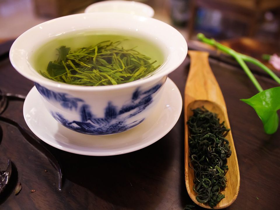 Зелений чай підвищує чи знижує тиск: розставляємо всі крапки над "ї". Яка ж думка правильна.