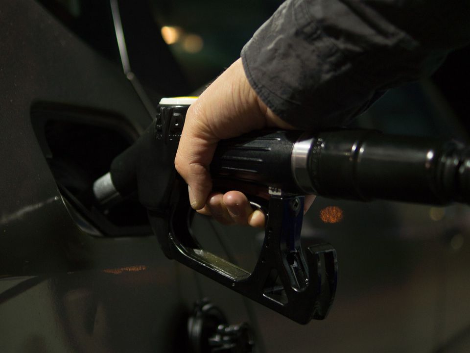 Названо помилки водіїв, які збільшують витрату палива в автомобілі. Питання економії пального постає перед автомобілістами регулярно.